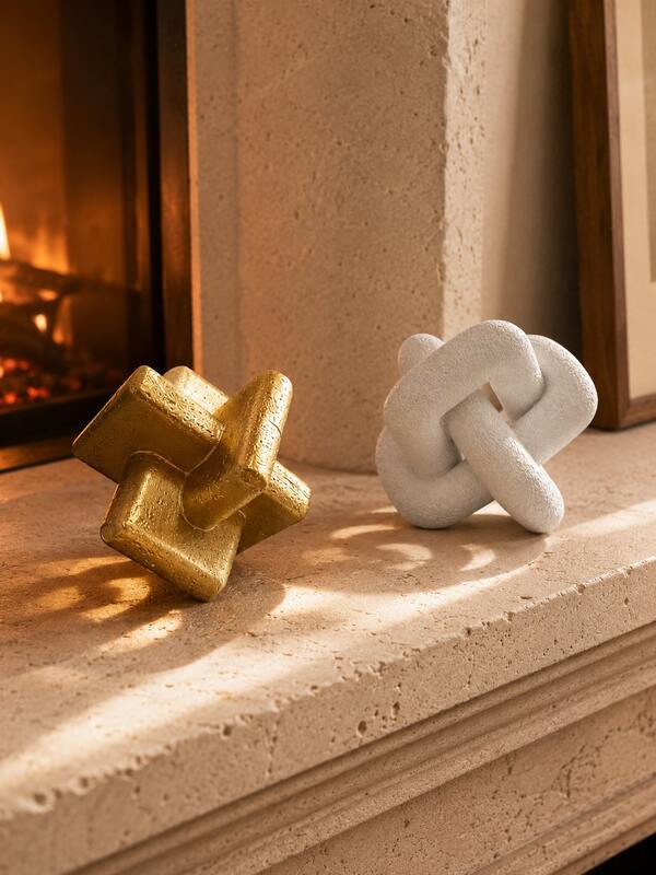 1pc 3.54in Resin Interlocking Knot Sculptures, Gold & White Abstract Geometric Tabletop Decor, Modern Luxury Home Accent For Living Room, Office & Housewarming Gift