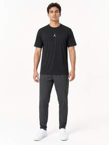 Nike 刺繡運動休閒圓領男子短袖T卹 - 黑色 - 查看 1