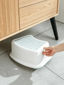 Single‑Layer Anti‑Slip Step Stool, Equipped With Stable Anti‑Slip Foot Pads, Built‑In Portable Handle, Strong Load‑Bearing Capacity, Multi‑Functional Step Stool, Easy To Clean, Space‑Saving For Storage, Suitable For Kitchen, Living Room And Restroom - Multicolor - View 5