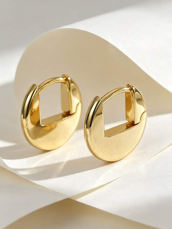 Charm-In Women Minimalist Polished Round Huggie Earrings, Copper 18K Gold Plated Geometric Click Hoop Earrings, Versatile Staple Ear Accessories Casual Outfits