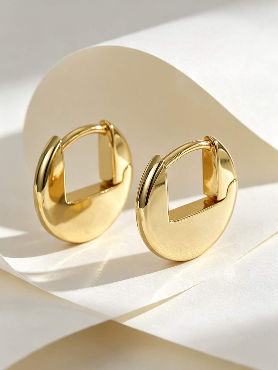 Charm-In أقراط هجي دائرية مصقولة بسيطة للنساء، أقراط حلقية هندسية مطلية بالنحاس والذهب عيار 18 قيراط، إكسسوارات أذن أساسية متعددة الاستخدامات للملابس الكاجوال - الذهبي - مشاهدة 1