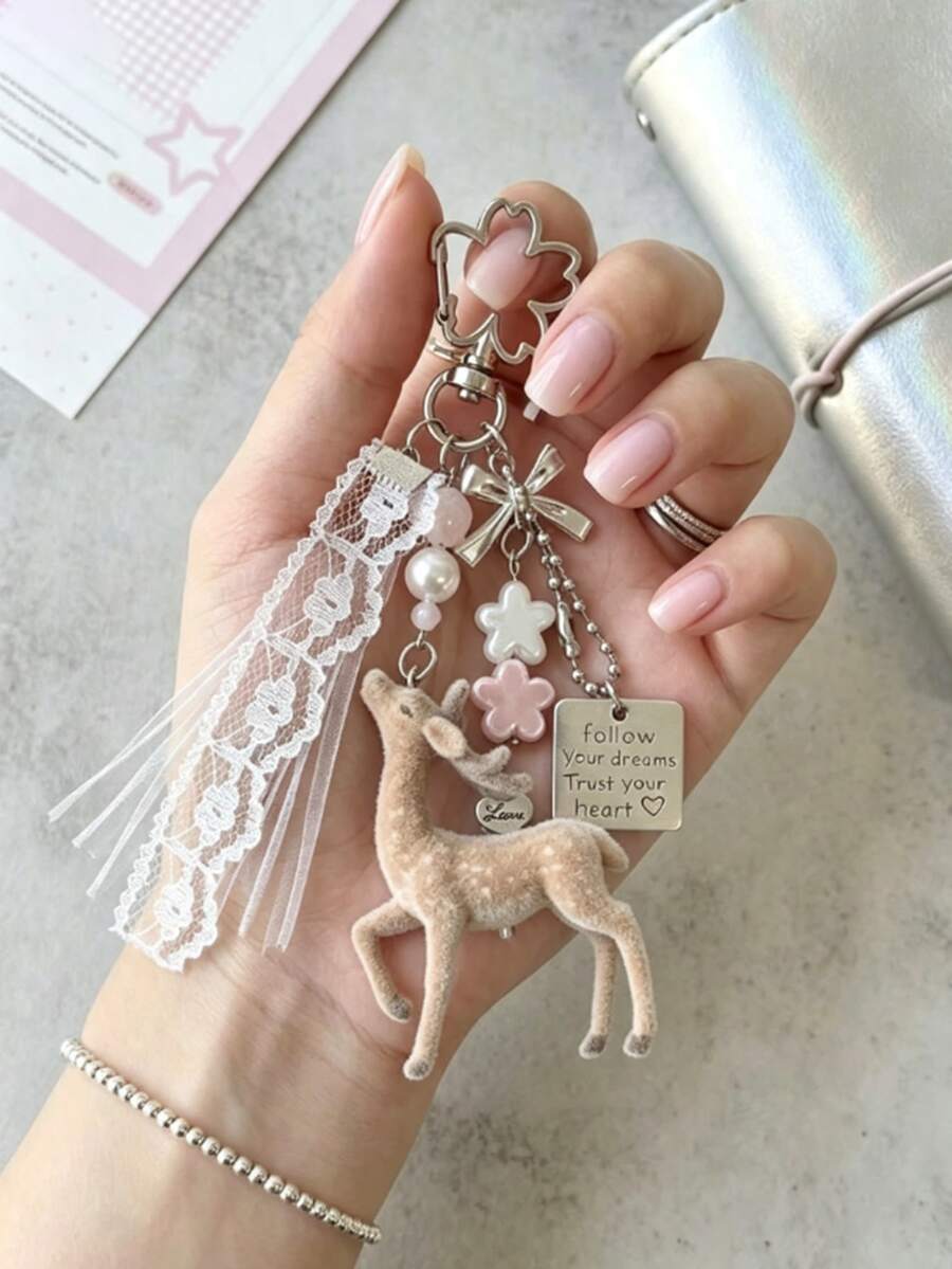 鹿形鑰匙圈吊飾 蕾絲珍珠蝴蝶結包包掛飾 韓系甜美三葉草後背包掛鍊 Y2K女孩風禮物 - 多色 - 查看 1