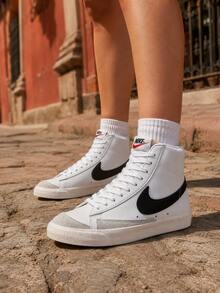Nike Women's BLAZER MID 77 Trailblazer Sneakers, Retro Durable Lightweight Casual Shoes - White - View 2