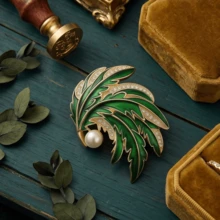 Vintage Green Leaf Pearl Brooch For Women, Luxury High-End Brooch Accessory, Fashionable Coat Decoration, Exquisite Brooch - Green - View 10