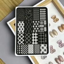 1 pieza Placa de acero para transferencia de arte de uñas de gran formato todo en uno, patrón de líneas blanco y negro, tablero de ajedrez, plantilla de impresión de arte de uñas para principiantes, colección de rombos, tablero de ajedrez, tablero de ajedrez, corazón, estrella y otros múltiples patrones, líneas claras fáciles de transferir, adecuada para el estilo de arte de uñas del viaje diario, registro de visita a la tienda, decoración de las puntas de los dedos, creación y uso compartido de arte de uñas en videos cortos - Multicolor - Ver 7