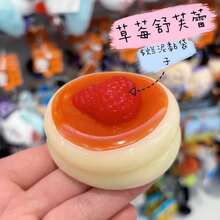 1個草莓與藍莓軟萌蛋糕玩具，紓壓玩具，適合節日、生日、聖誕節與派對禮物，軟萌玩具，餃子軟萌玩具，Melojoy軟萌玩具（產品表面的水果裝飾非固定） - 彩色 - 查看 8