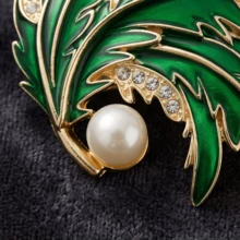 Vintage Green Leaf Pearl Brooch For Women, Luxury High-End Brooch Accessory, Fashionable Coat Decoration, Exquisite Brooch - Green - View 12