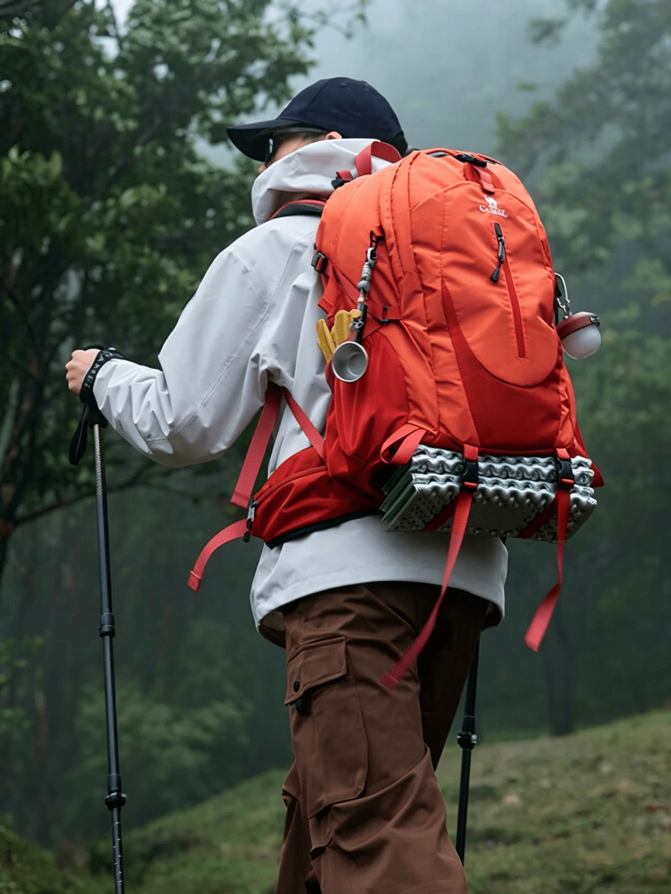 CAMEL CROWN Ransel Hiking Ringan untuk Aktivitas Luar Ruangan, Unisex, Ransel Perjalanan Kapasitas Besar, Cocok untuk Perlengkapan Hiking dan Panjat Tebing - Suzaku Merah - View 1
