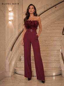 Burgunderroter Jumpsuit mit Federbesatz, Herz-Ausschnitt und weitem Bein, mit Gürtel, elegantes Party- & Abendoutfit - Bordeaux - Übersicht 7