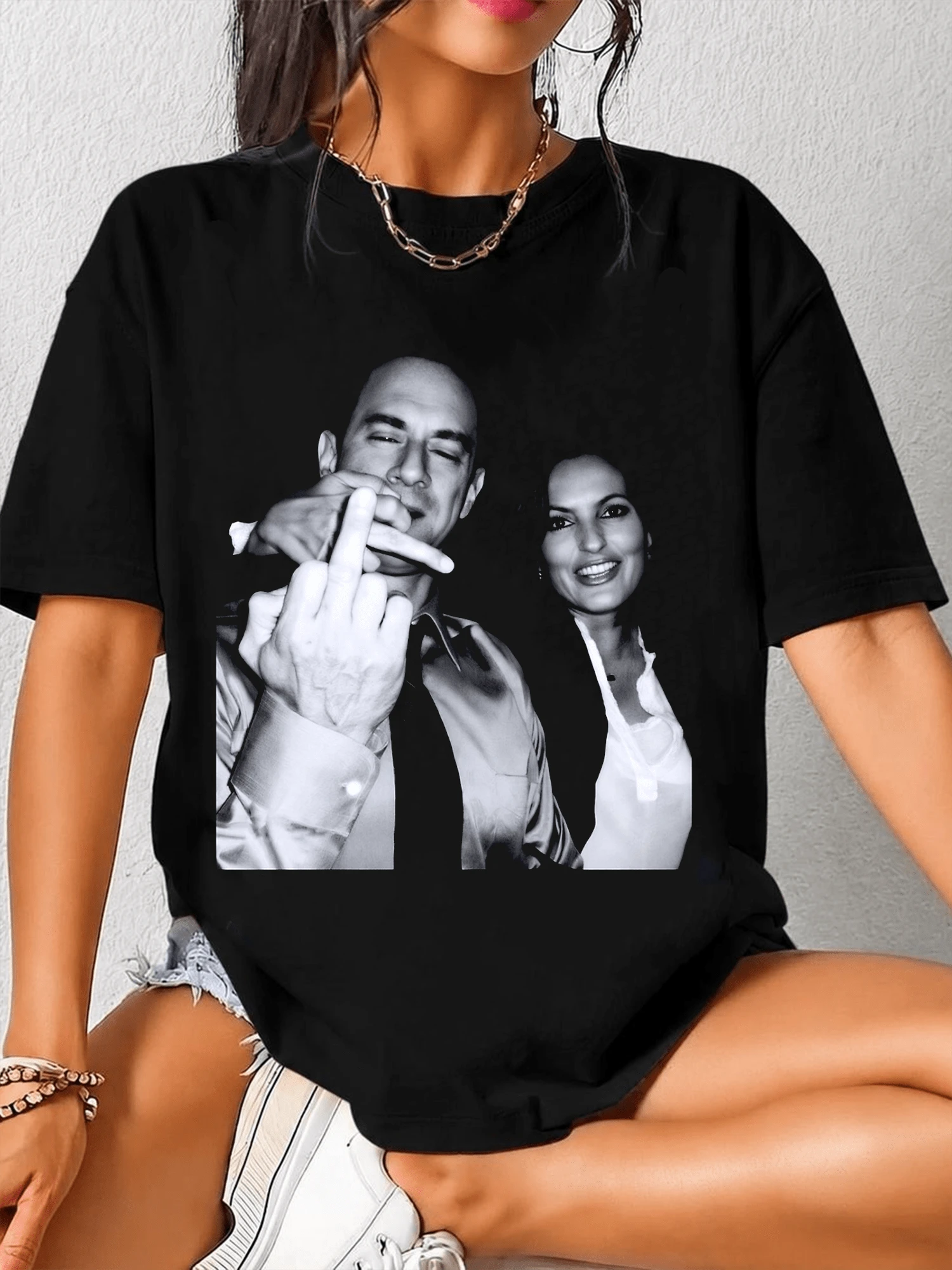 Unisex-Front-T-Shirt Elliot Stabler Und Olivia Benson, Elliot Und Olivia Shirt, Law And Order T-Shirt, Vintage-Outfit Monocrome.Png - 黑色 - 查看 1