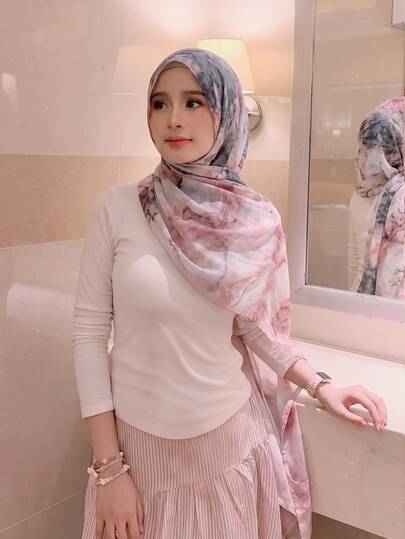 1 Buah Hijab Wanita Motif Tie-Dye Pink, Hijab Bermotif, Bunga, Hijab Voile, Syal Panjang Lembut, Ramah Kulit, Nyaman, Bernapas, dan Serbaguna, Desain Pola Tie-Dye Premium, Cetakan Cat Air, Modis dan Serbaguna, Cocok untuk Pemakaian Sehari-hari, Acara Kumpul-kumpul, Fotografi Perjalanan, dan Acara Lainnya, Cocok untuk Semua Musim