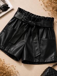 Short Feminino em Couro Fake Sintético PU com Modelagem Solta e Caimento Confortável - Preto - Visão 6