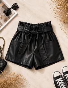 Short Feminino em Couro Fake Sintético PU com Modelagem Solta e Caimento Confortável - Preto - Visão 1