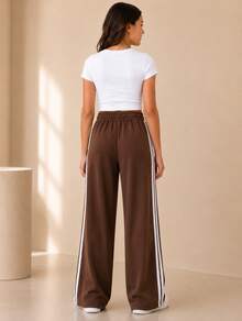 Calça Wide Leg Juvenil Preta com Duas Listras Laterais e Cós Elástico - Marrom - Visão 6