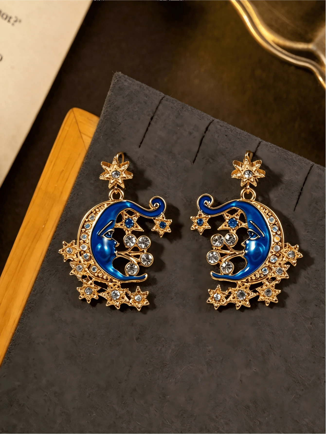 Set Kalung, Bros, dan Anting-Anting Biru Bertatahkan Berlian Imitasi Vintage dengan Motif Matahari, Bulan, dan Bintang, Cocok untuk Pemakaian Sehari-hari, Hadiah, atau Aksesori Tari - subang - View 1