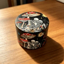 1PC Mysterious Jungle Skull Mushroom Print 4-Layer Grinder, 50MM Detachable Metal Herb Grinder, Personalized Portable Grinding Tool, Smoking Accessories - View 5