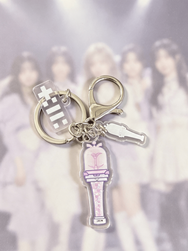 Light Purple Bouquet Lightstick 3-In-1 Acrylic Keychain, Four-Leaf Clover Hand Light Shaped Pendant, Girl Group Fan Concert Stanning Backpack Charm Merchandise, Mini Lightstick + LOGO Letter Plate Combination Pendant, Double-Sided Transparent Acrylic Keychain, Girly Style Support Gift, For Loyal Fans, Lightstick Merchandise Collectors, Student Commuter Decor Enthusiasts, Girl Group Offline Concert Support Crowd