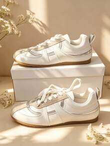 Sodalemon Sepatu Sneakers Patchwork Suede Perak Metalik Sol Lembut untuk Jalan-jalan Sehari-hari - Krem - View 2