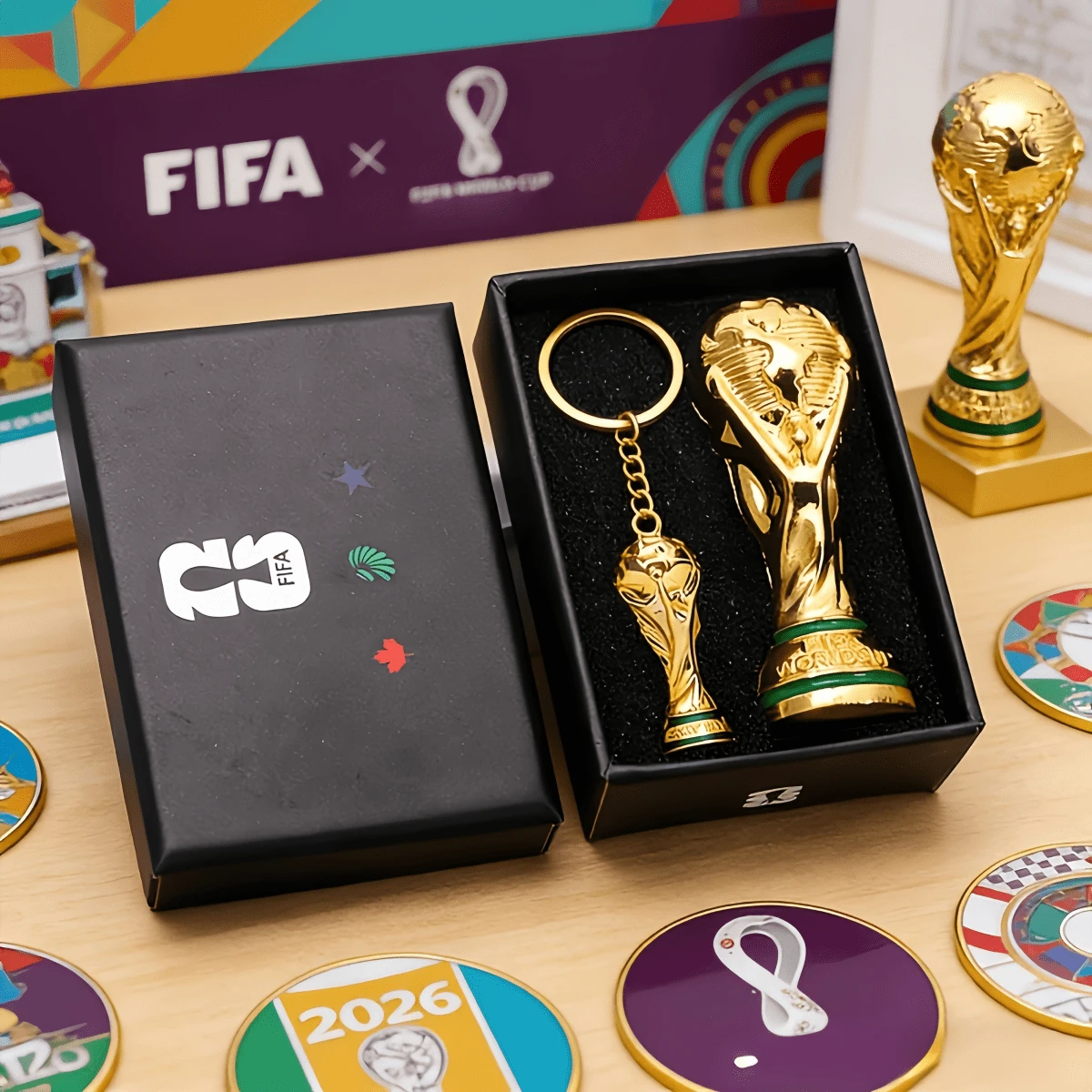 2件組 2026 FIFA 世界盃主題鑰匙圈掛鉤禮品組,世界盃足球獎盃鑰匙圈,世界盃周邊吊飾,小獎盃禮盒,背包吊飾鑰匙圈,球迷專屬賽事裝飾,送給她的/他的禮物 - 獎盃 - 查看 1