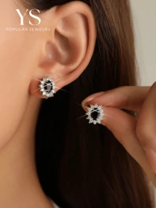 1 Pair Black Oval Floral Earrings, Elegant Copper Studs Inlaid With Black Rhinestones, Women's Jewelry - Black - View 1