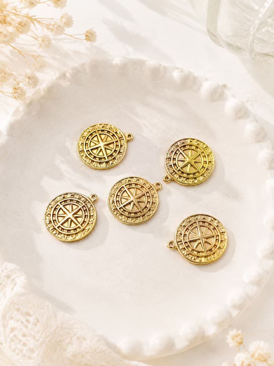2/5pcs 18K Gold Plated 3D Embossed Round Coin Compass Pendant Set, DIY Charm Necklace Bracelet Anklet Earring Accessories - Multicolor - View 1