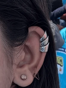 Unisex Vintage Bold Armor Ear Cuff - Silver - View 2