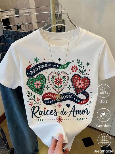 Camiseta estampada para mujer Corazones y flores con detalles en verde, rojo y azul estilo de ilustración dibujo al frente