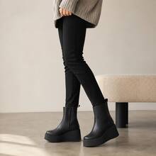 Bota Feminina Preta Salto Plataforma Alta Chunky Cano Curto Com Zíper Tendencia Moda Outono Inverno Blogueira Confortável - Preto - Visão 6