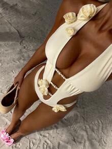女士3D立体花朵仿珍珠连体泳衣。迷人的V领设计凸显身材，饰以3D立体玫瑰和仿珍珠。适合度假海滩夏季穿着。 - 米色 - 查看 1
