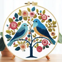 1件 15*15cm/5.9*5.9in--20*20cm/7.9*7.9in 鳥類刺繡套件，DIY手工刺繡套裝，適合成人初學者，居家禮物，女性縫紉禮物，包含使用說明書、印花布料、刺繡框、針與線 - 花朵和小鳥 - 查看 11