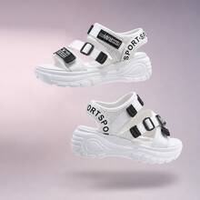 Sandalias deportivas de mujer en PU con suela gruesa de goma, correas ajustables con hebilla y estampado de letras, suela gruesa antideslizante casual para playa. - Blanco - Ver 8