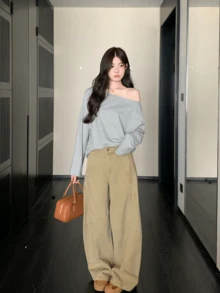 女款露肩長袖針織毛衣，標準版型，休閒純色上衣，適合秋季穿著度假 - 灰色 - 查看 6