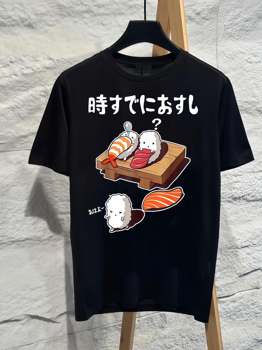 Cute Sushi Cartoon Graphic T‑Shirt, Funny Anime‑Style Sushi Character With Japanese Text Short Sleeve Tee, Casual Soft Unisex Food‑Lover Daily Top - 黑色 - 查看 1