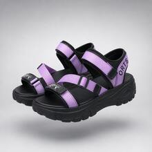 Sandalias deportivas de mujer en PU con suela gruesa de goma, correas ajustables con hebilla y estampado de letras, suela gruesa antideslizante casual para playa. - Morado - Ver 8