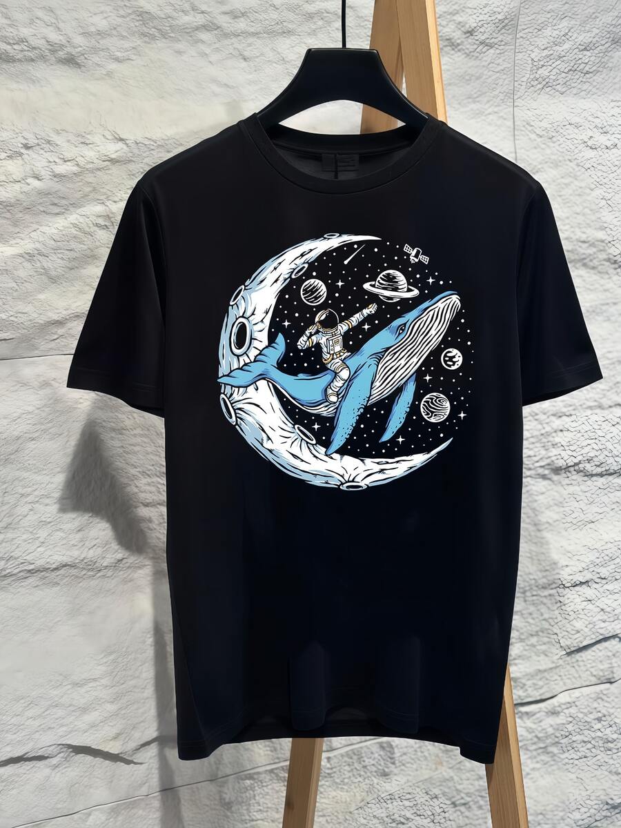 Astronaut Riding Space Whale Moon Galaxy Graphic T‑Shirt, Cool Cosmic Outer Space Print Short Sleeve Tee, Soft Casual Unisex Top For Sci‑Fi Lover - 黑色 - 查看 1