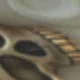 متعدد الألوان
