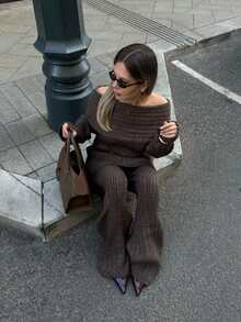 Setelan Sweater Rajut Bergaris Bahu Terbuka dan Celana Panjang Lebar untuk Wanita, Pakaian Santai dengan Kain Elastis Sedang - Coklat - View 3