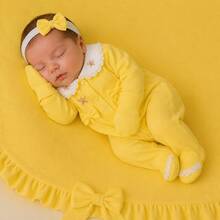 Luxury 5-Piece Yellow Baby Girl's Going-Home Outfit - Embroidered Jumpsuit With Bows, Blanket, Gloves, And Headband - Soft Knit Newborn Layette Kit - 黃色 - 查看 5
