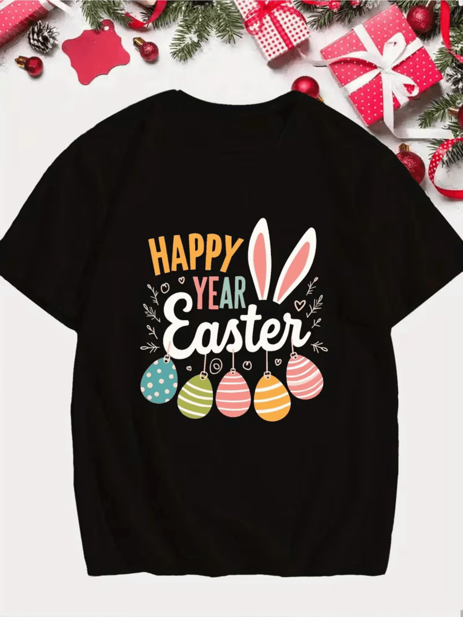 Huevos pascuales coloridos con orejas de conejo celebran renovación y felicidad junto a esta alegre camiseta de hombre - Negro - Ver 1