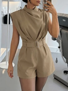 女款優雅通勤連身褲，翻領設計、肩帶式無袖、收腰剪裁，卡其色，適合商務與辦公穿著，春夏款，靜奢風 - 卡其色 - 查看 4