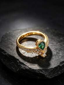 Anello da donna placcato rame e oro 18K con zirconi cubici verdi, stile vintage vittoriano palazzo con filigrana cava, design lussuoso completo, adatto per serate, feste e balli, regalo di anniversario per ragazze, gioiello di moda di lusso leggero - Dorato - Visualizzare 3