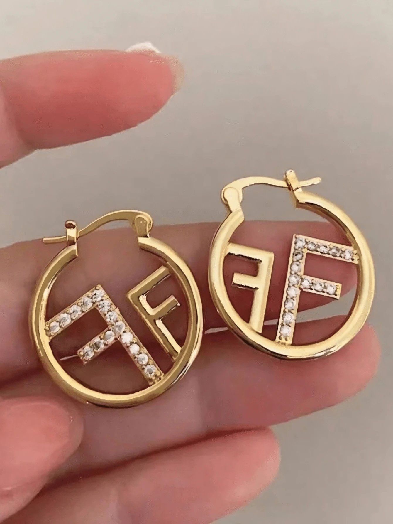 新款字母F奢华耳环，小众设计，优雅个性化耳环，珠宝耳环礼品