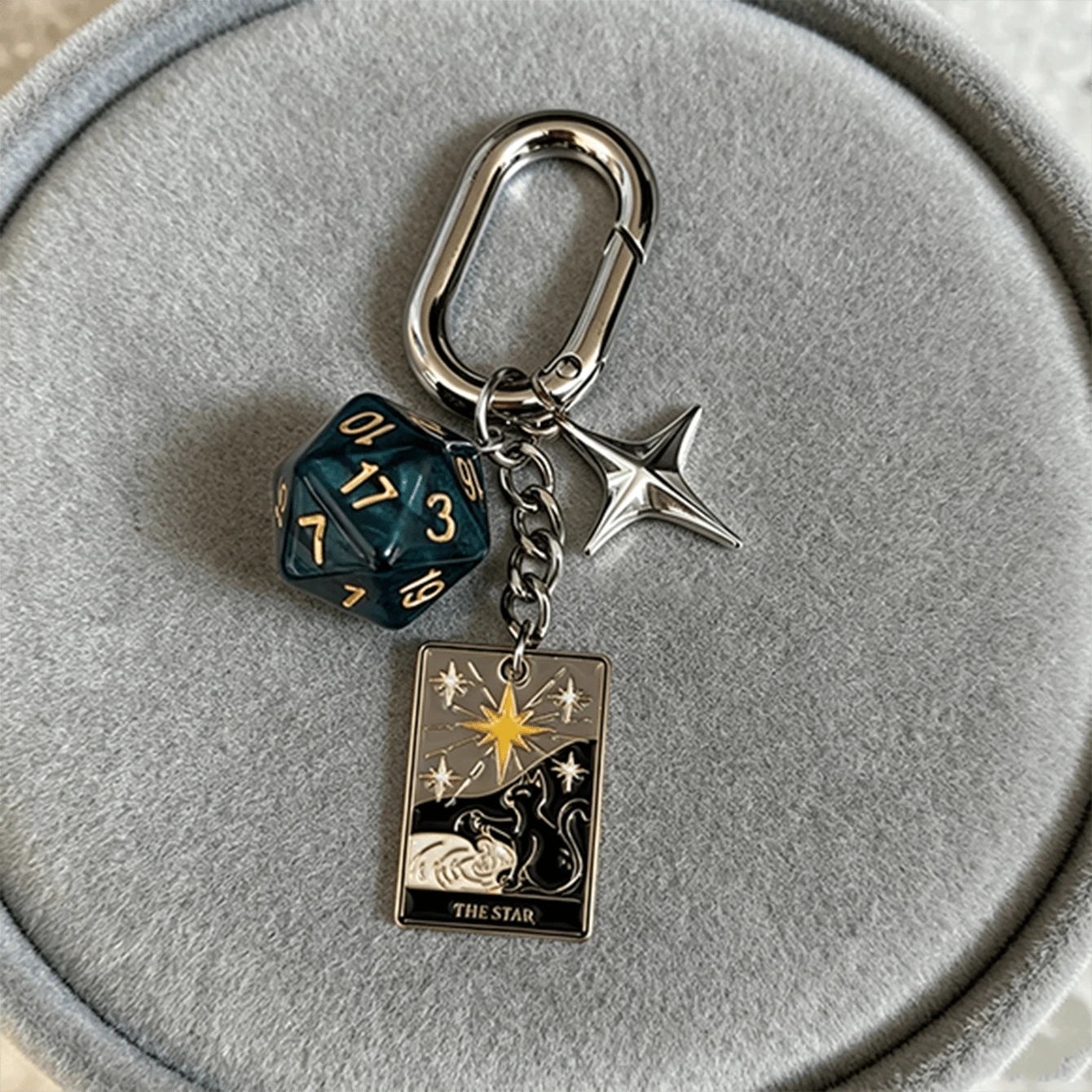 1pc Fashion Lucky Dice Keychain, Unisex, New Multi-Sided Dice Phone Case Bag Car Key Chain Pendant Car Decoration Bag Charm - Multicolor - View 1