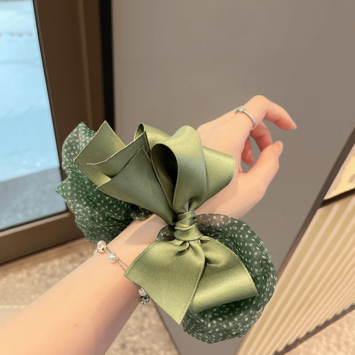 1PC Women's Double Layer Mesh Floral Scrunchie, Satin Bow Patchwork Design, Suitable For Thick Long Hair, Gentle French Coquette Sweet Style, Can Be Used For Daily Hair Styling, Commuting, Dating Afternoon Tea, Outdoor Travel Photography, Creating A Fairy-Like Atmosphere Hair Accessory - Multicolor - View 1