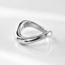Anillo de banda gruesa con diseño de onda pulido de plata de ley S925 minimalista y único para mujeres - Anillo llamativo - Ver 14