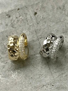 Punk Style Gold And Silver Non-Pierced Thick Round Clip-On Earrings, Stackable Ear Clip Set, Luxury Textured Old Money Style Jewelry, Featuring Hammered Embossed Metal Texture And Densely Set Sparkling Rhinestone Design, Suitable For Daily Commute, Evening Party, Date And Business Occasions, No-Ear-Piercing Wearers Can Create Stacked Looks, High-Quality Accessory, Perfect Birthday And Holiday Gift For Best Friends (Single Ear Clip Is In Open State, Gently Press Towards The Center To Achieve The Pictured Style) - Diamond Earrings - View 2