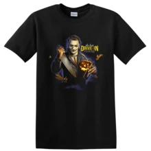 Camiseta de la película de terror "The Last Drive In" con cuchillo de calabaza, camiseta de presentador de Halloween - Negro - Ver 1