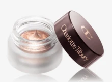 Charlotte-Tilbury Charlotte Tilbury CT Solid Color Eyeshadow Cream 7ml | #01GoldenEclipse Sunset Glow/#02SunlitGlow Sunlight Radiance/#03PillowTalk Pillow Talk/#04Champagne Champagne Gold/#05Stargold Gold Brown/#06WalkOfNoShame Kiss Mark Soft Focus Gloss Long-Lasting - #04-champagne -7ml - View 3
