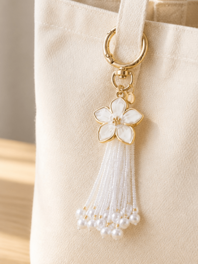 5-Petal Flower Pearl Tassel Keychain, Gold Round Ring Pendant, Exquisite Elegant Draping Design, Rust-Resistant Alloy Material, Can Be Hung On Car Keys, Bags, Wallets And Backpacks, Adds A Sparkling Highlight To Daily Outfits, Suitable For Women, Girls And Best Friends, Perfect Gift Choice For Birthday, Mother's Day, Valentine's Day, Anniversary And Special Moments, Can Be Used As Bag Charm, Key Ring And Handbag Pendant, Car Key Chain Decoration