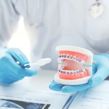 1 مجموعة من 6 قطع من أسنان الجريل على شكل قلب مرصعة بالراينستون اللامعة بأسلوب الهيب هوب، مناسبة للارتداء اليومي والمهرجانات الموسيقية والحفلات والمناسبات الأخرى، إكسسوار للجنسين - متعدد الألوان - مشاهدة 1